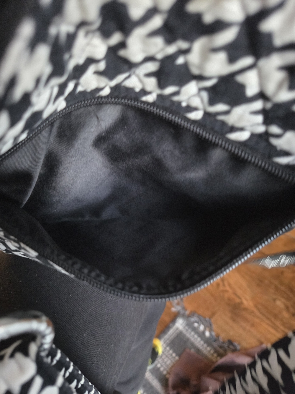 Vera Bradley Black & White Quilted Houndstooth Crossbody - Picture 8 of 10